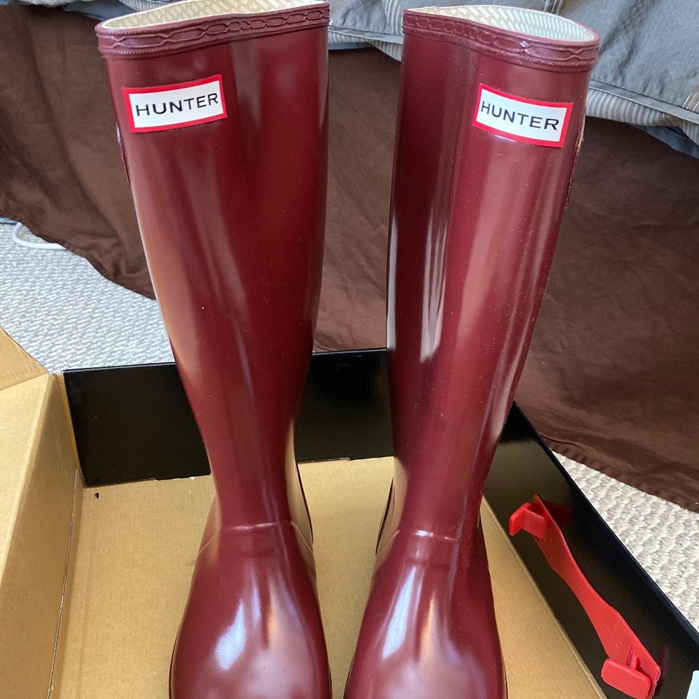 Hunter Tall Rain Boots Maroon Size 7M/8F
